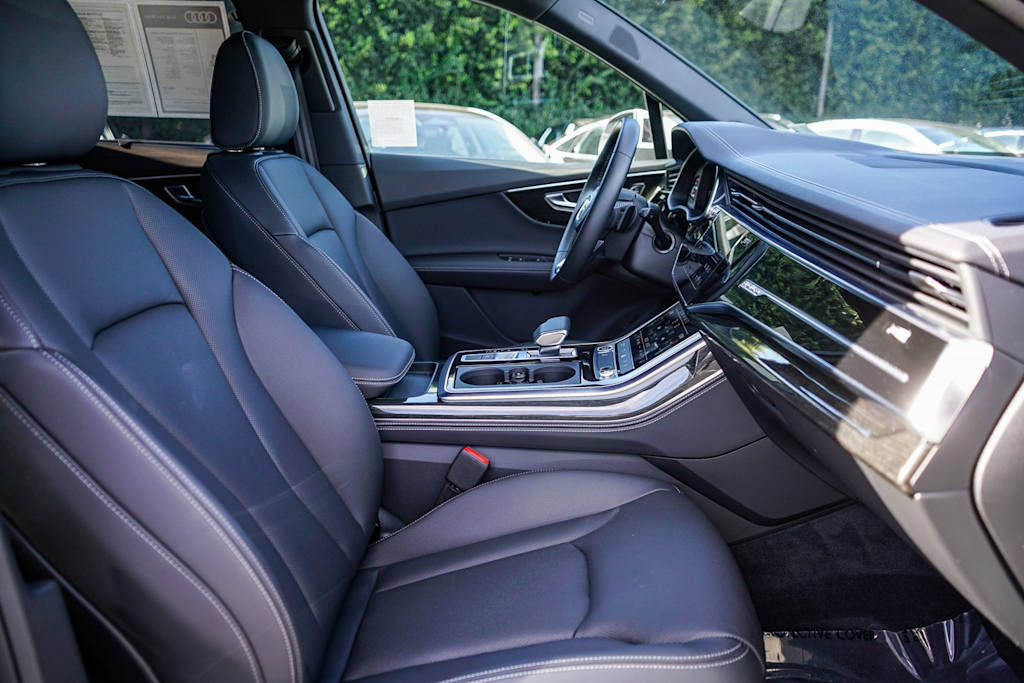 Thumbnail: 2025 Audi Q7 - 10