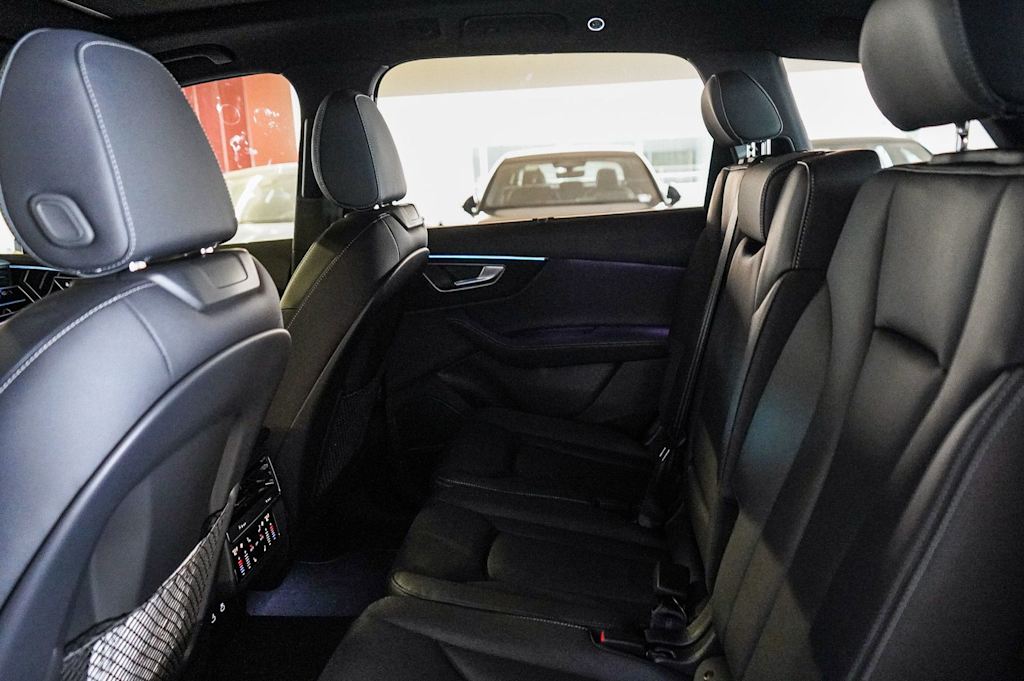 Thumbnail: 2026 Audi Q7 - 12