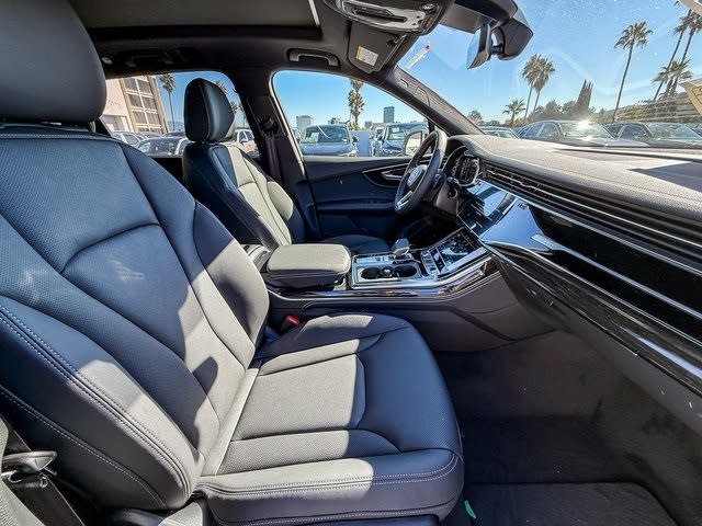 Thumbnail: 2025 Audi Q7 - 10