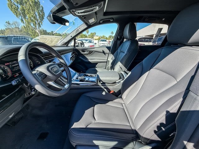 Thumbnail: 2025 Audi Q7 - 11