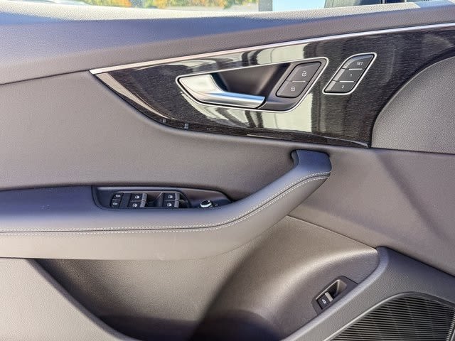 Thumbnail: 2025 Audi Q7 - 25