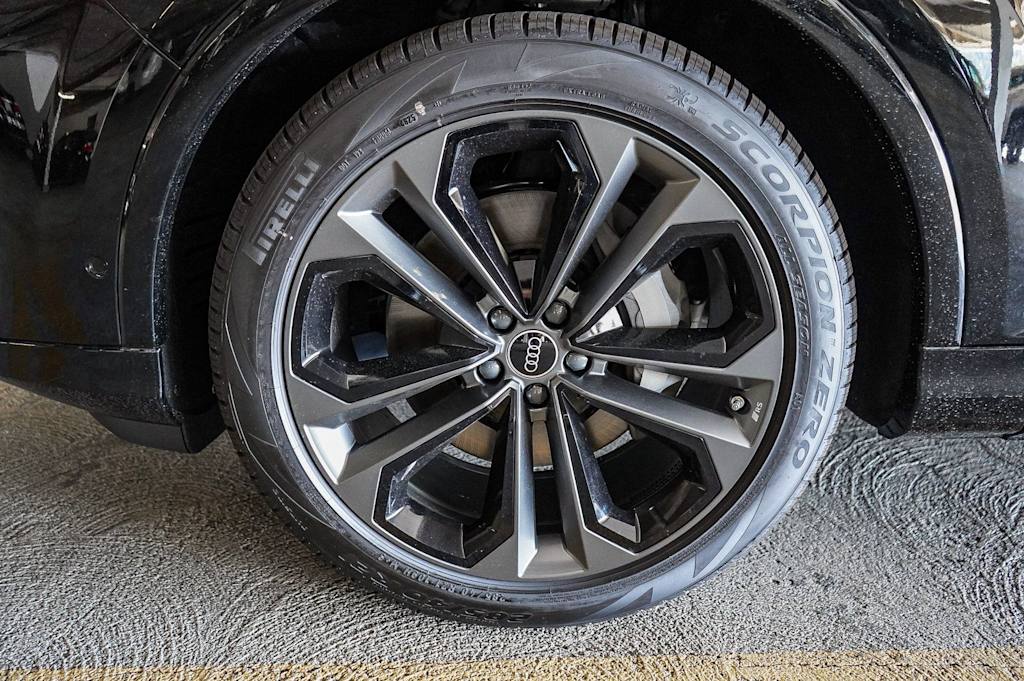 Thumbnail: 2026 Audi Q7 - 21
