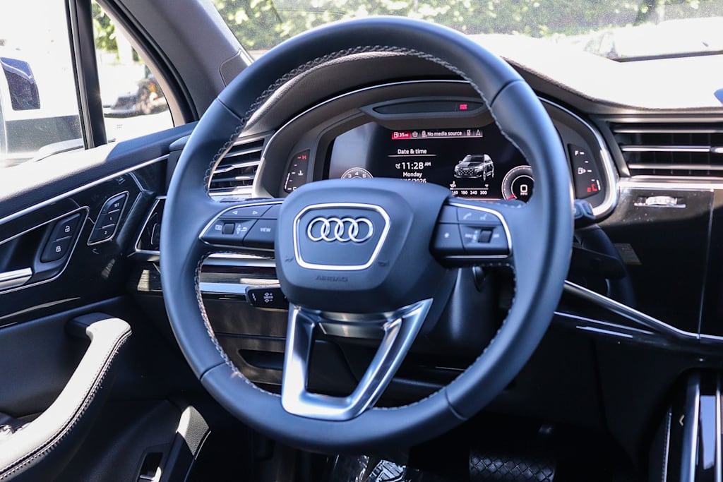 Thumbnail: 2025 Audi Q7 - 12