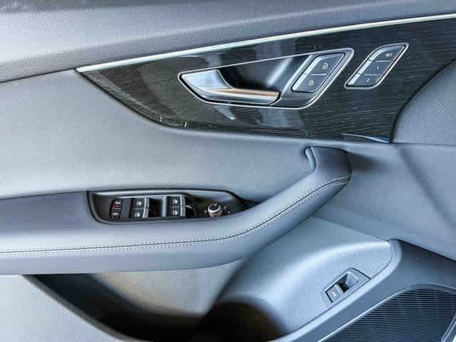 Thumbnail: 2025 Audi Q7 - 25