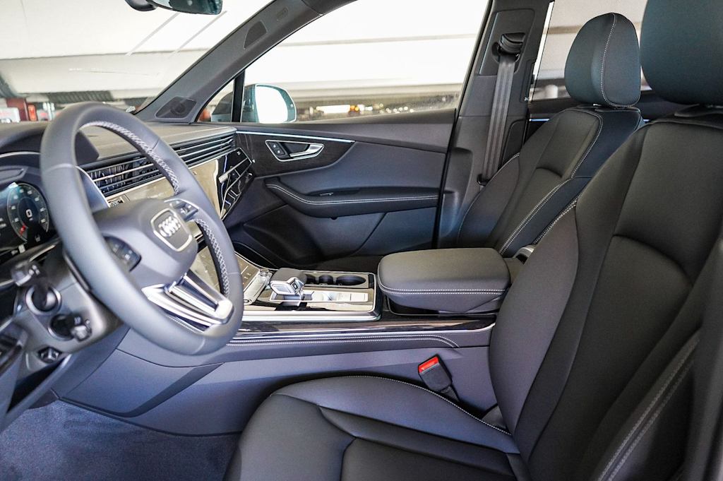 Thumbnail: 2026 Audi Q7 - 9