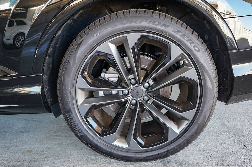 Thumbnail: 2026 Audi Q7 - 5
