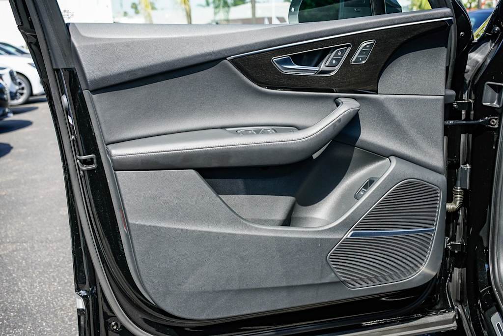 Thumbnail: 2023 Audi Q7 - 24