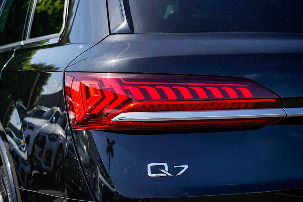 Thumbnail: 2023 Audi Q7 - 21