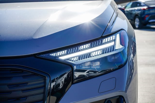 Thumbnail: 2023 Audi Q4 e-tron - 10