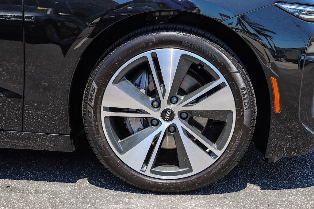 Thumbnail: 2025 Audi e-tron - 6
