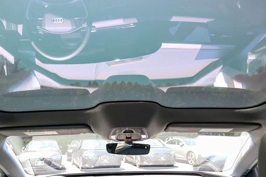 Thumbnail: 2025 Audi e-tron - 21