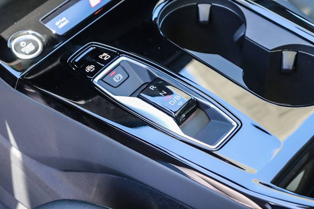 Thumbnail: 2025 Audi e-tron - 12
