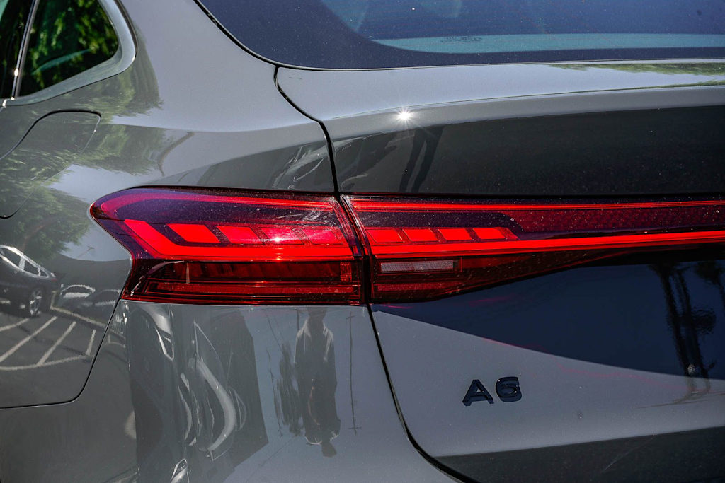 Thumbnail: 2025 Audi e-tron - 19