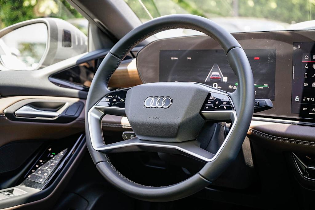 Thumbnail: 2025 Audi e-tron - 7