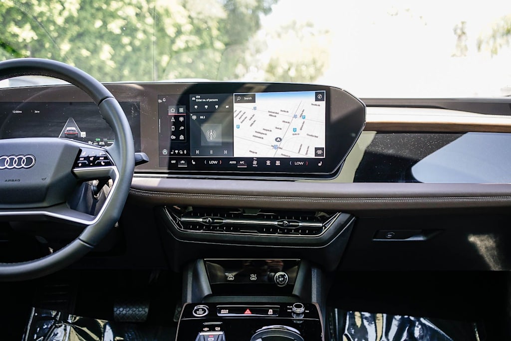 Thumbnail: 2025 Audi e-tron - 11