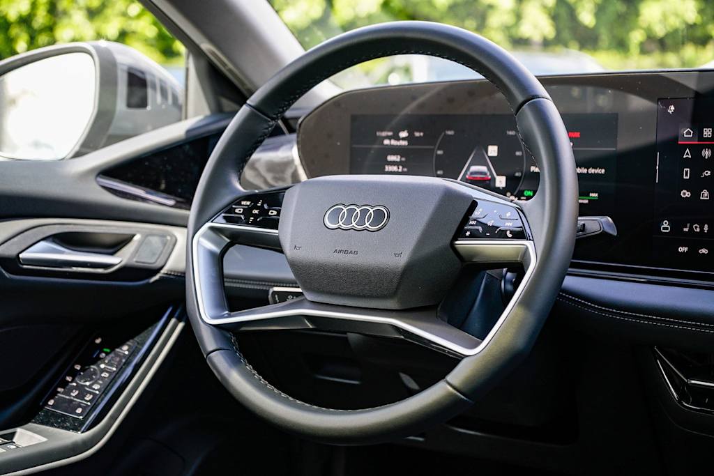 Thumbnail: 2025 Audi e-tron - 7