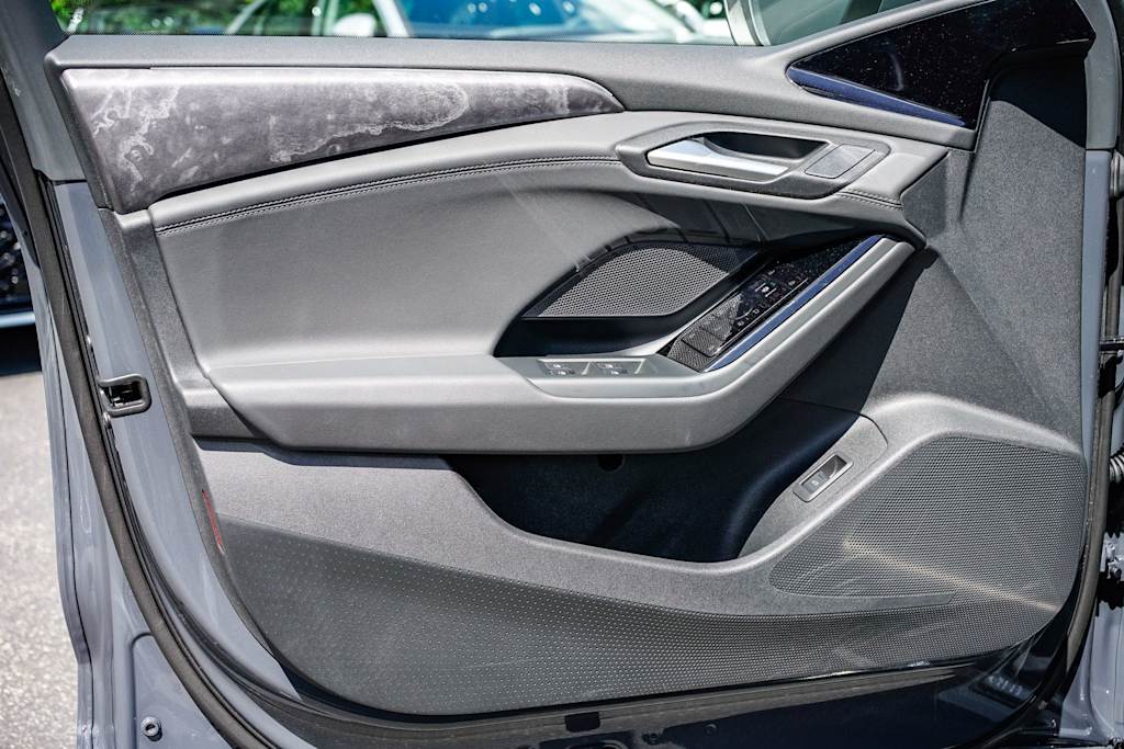 Thumbnail: 2025 Audi e-tron - 21