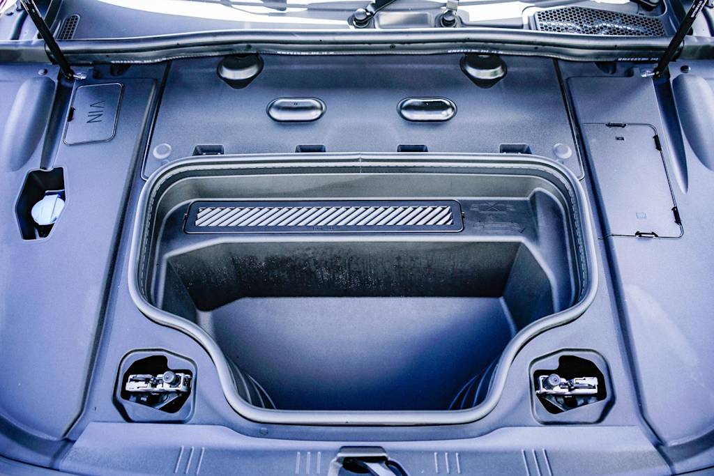 Thumbnail: 2025 Audi e-tron - 26