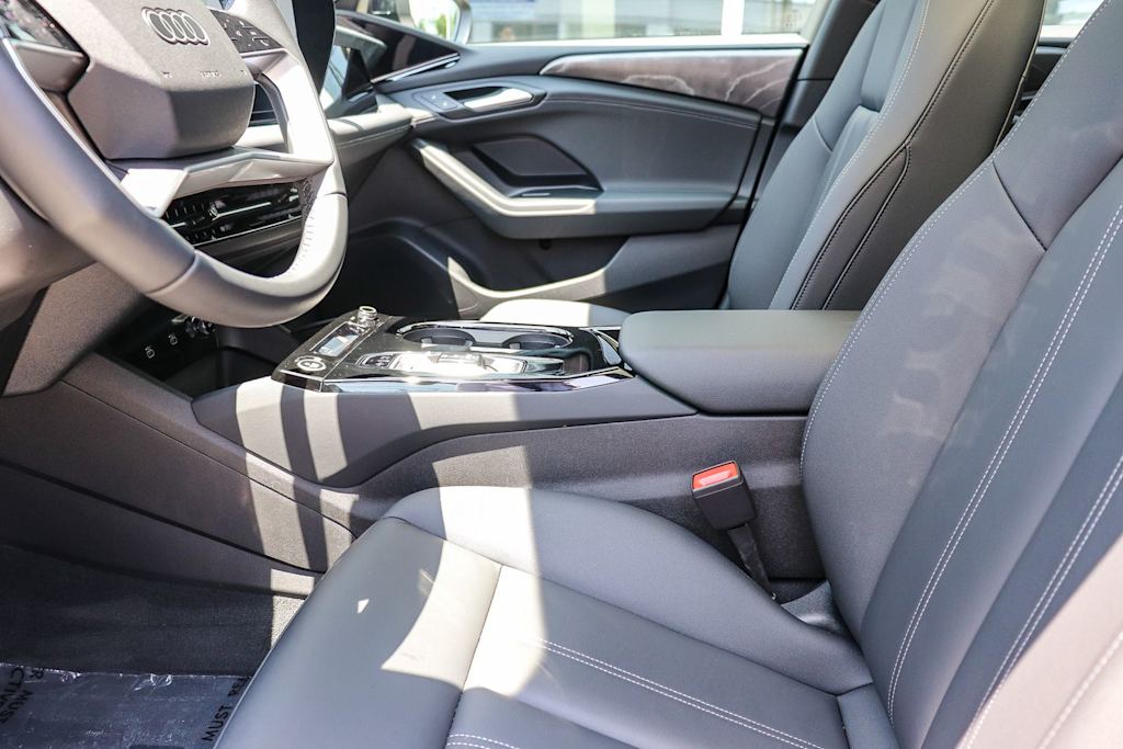 Thumbnail: 2025 Audi e-tron - 9