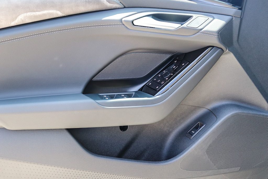 Thumbnail: 2025 Audi e-tron - 24