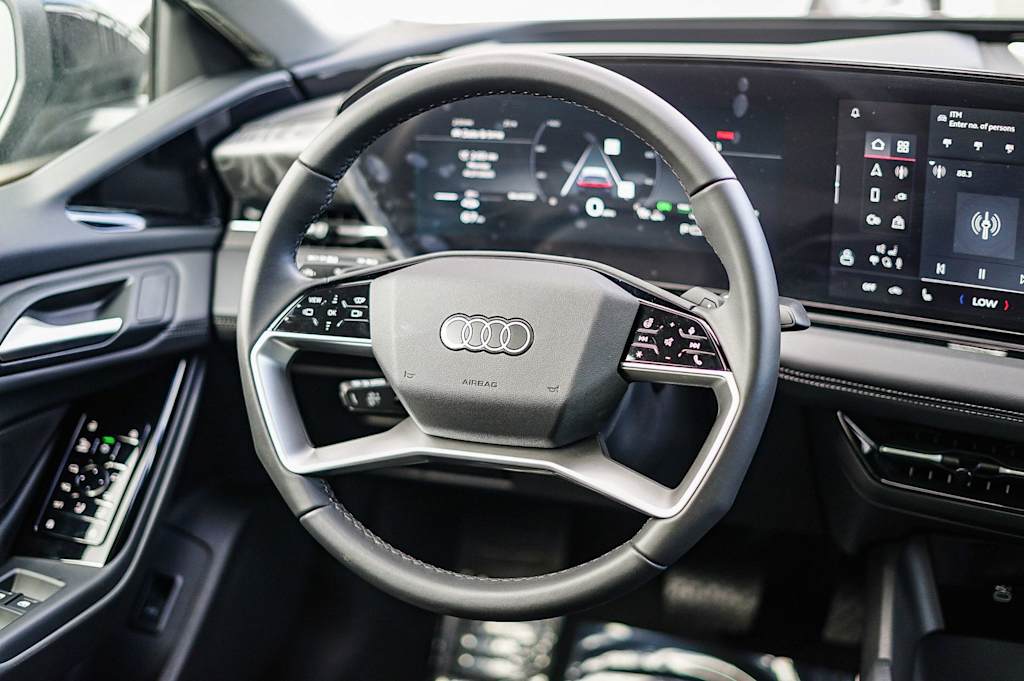 Thumbnail: 2025 Audi e-tron - 7