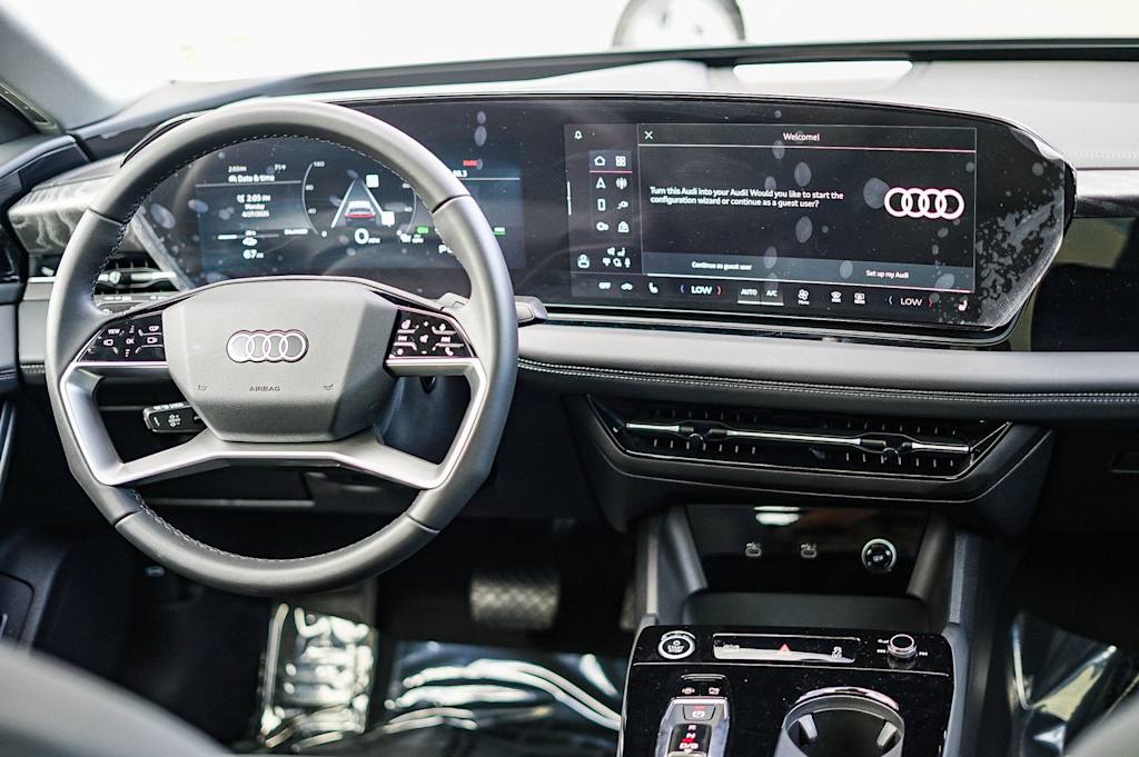 Thumbnail: 2025 Audi e-tron - 2