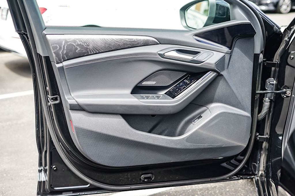 Thumbnail: 2025 Audi e-tron - 27