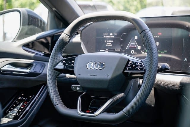 Thumbnail: 2025 Audi e-tron S - 7