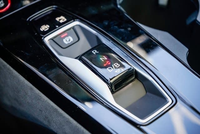 Thumbnail: 2025 Audi e-tron S - 12