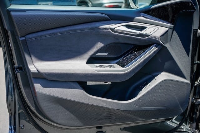 Thumbnail: 2025 Audi e-tron S - 23