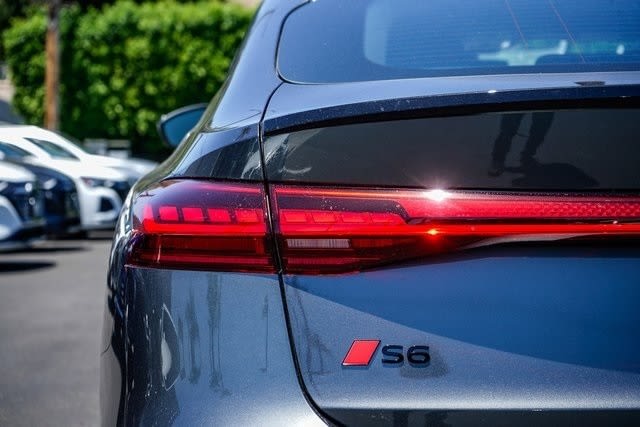 Thumbnail: 2025 Audi e-tron S - 20