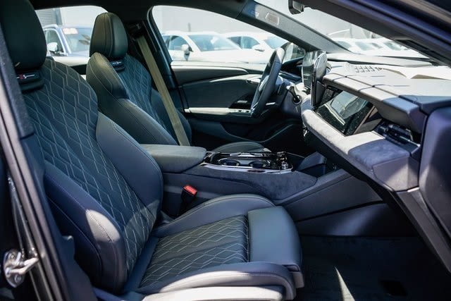 Thumbnail: 2025 Audi e-tron S - 8
