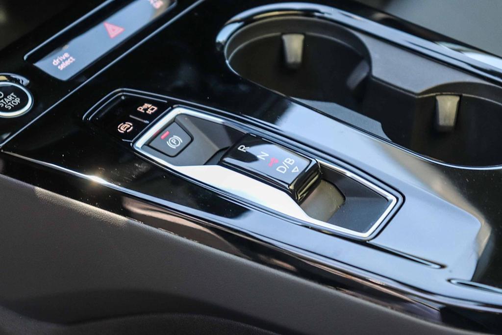 Thumbnail: 2025 Audi e-tron - 13