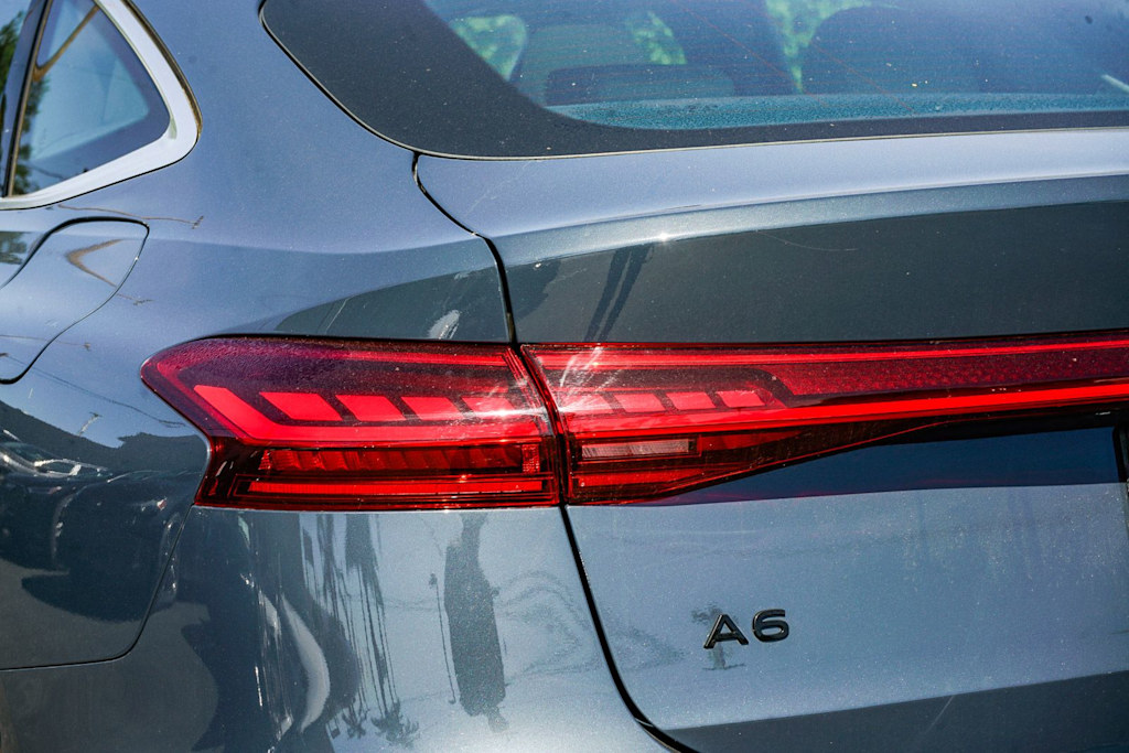 Thumbnail: 2025 Audi e-tron - 11