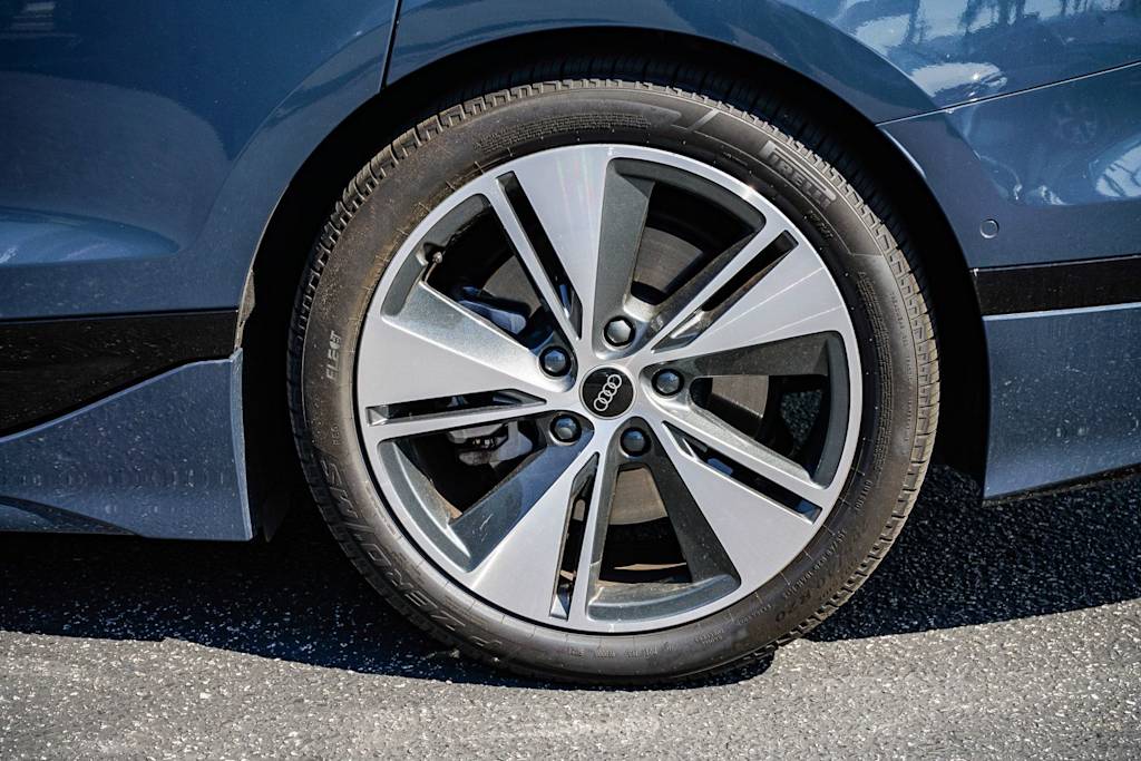 Thumbnail: 2025 Audi e-tron - 5