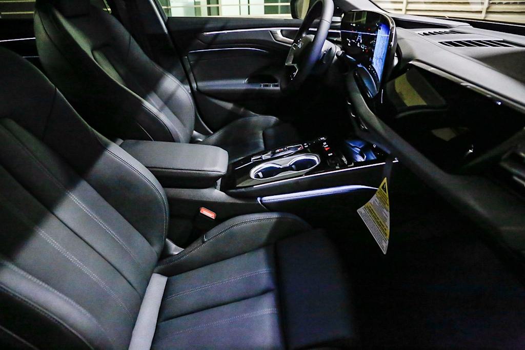 Thumbnail: 2026 Audi A6 - 10