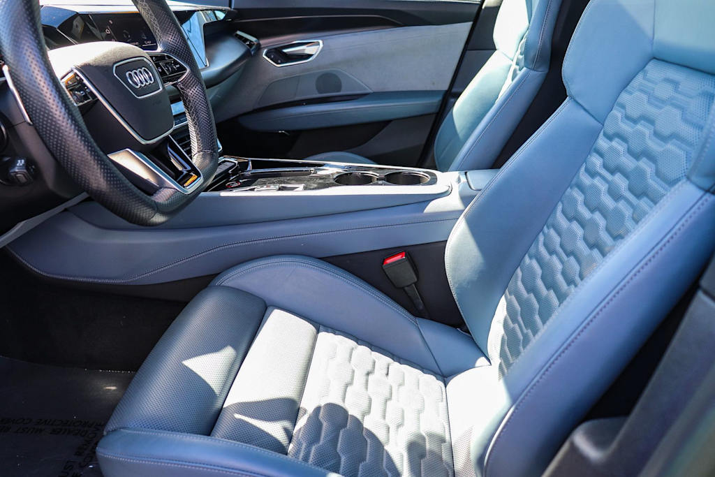 Thumbnail: 2023 Audi e-tron GT - 10