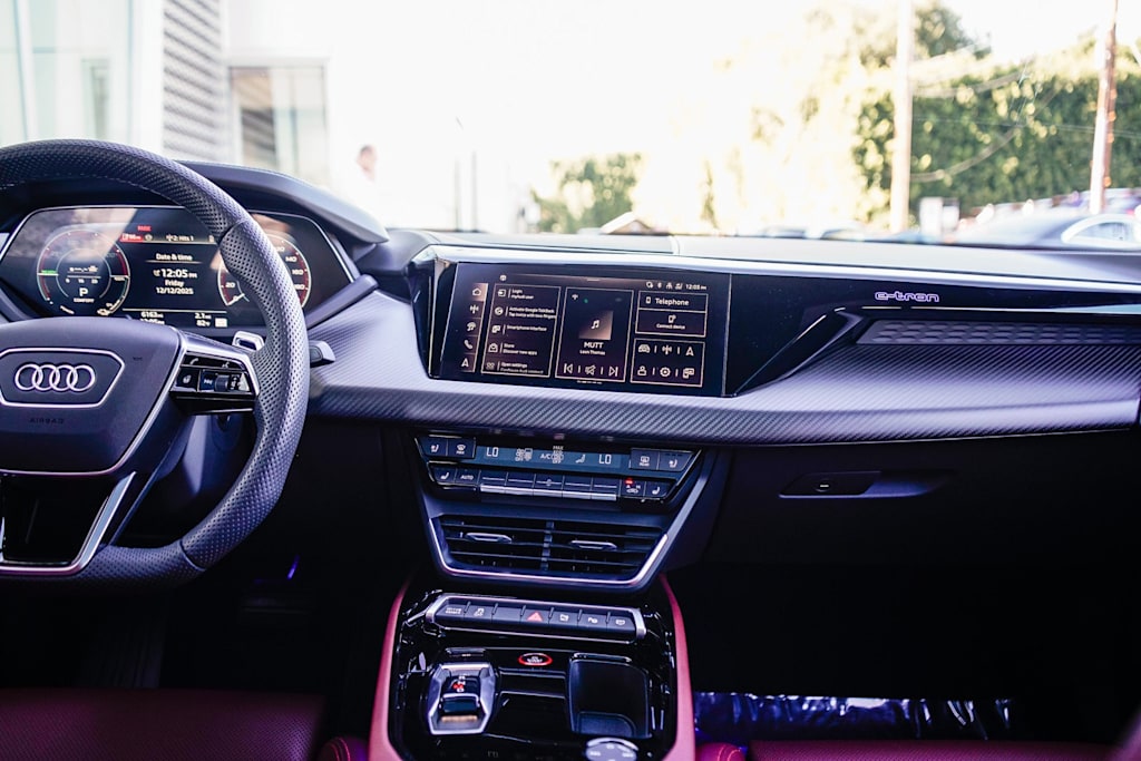 Thumbnail: 2024 Audi e-tron GT - 2