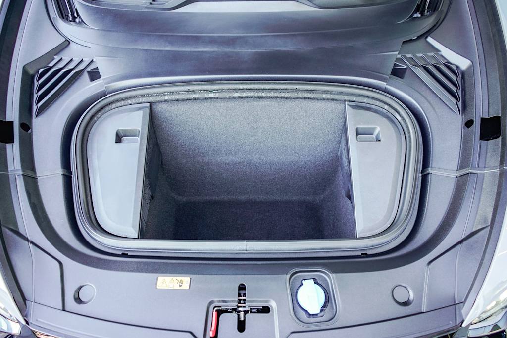 Thumbnail: 2024 Audi e-tron GT - 26