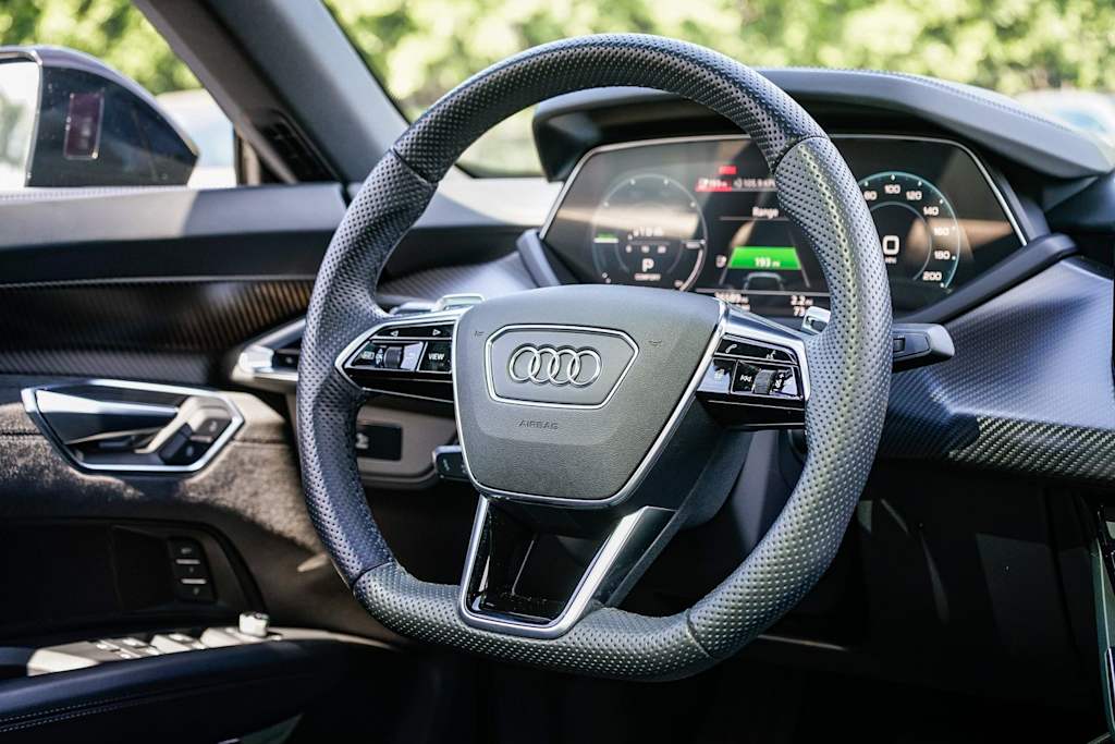 Thumbnail: 2022 Audi e-tron GT - 10