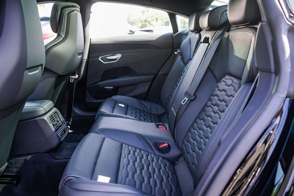 Thumbnail: 2022 Audi e-tron GT - 9