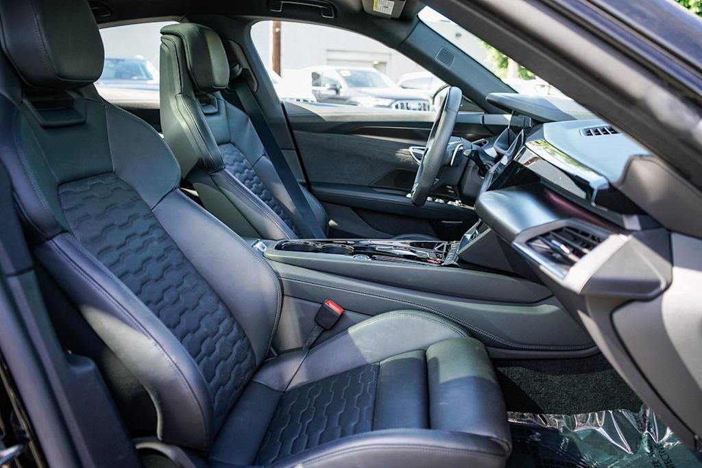 Thumbnail: 2022 Audi e-tron GT - 7