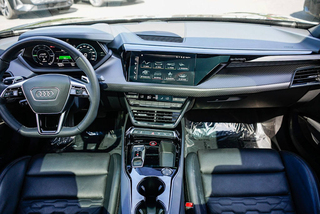 Thumbnail: 2022 Audi e-tron GT - 2