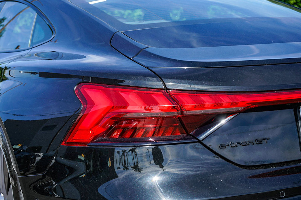 Thumbnail: 2022 Audi e-tron GT - 19