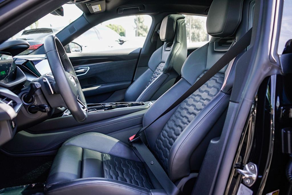 Thumbnail: 2022 Audi e-tron GT - 8