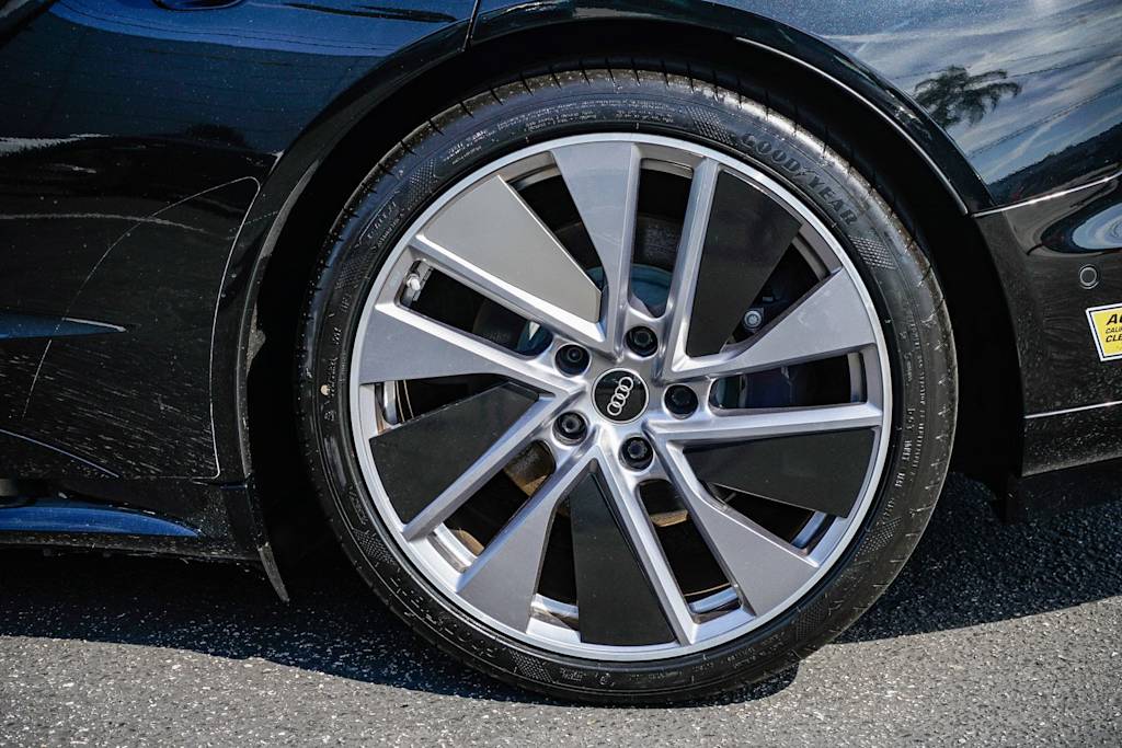 Thumbnail: 2022 Audi e-tron GT - 5