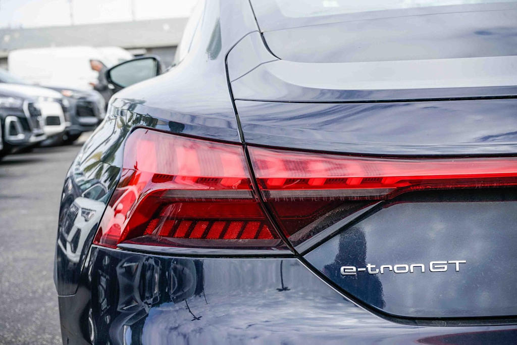 Thumbnail: 2022 Audi e-tron GT - 12