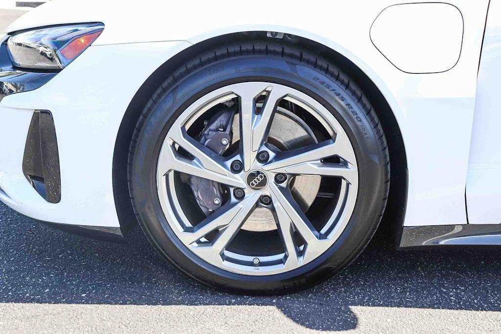 Thumbnail: 2024 Audi e-tron GT - 8