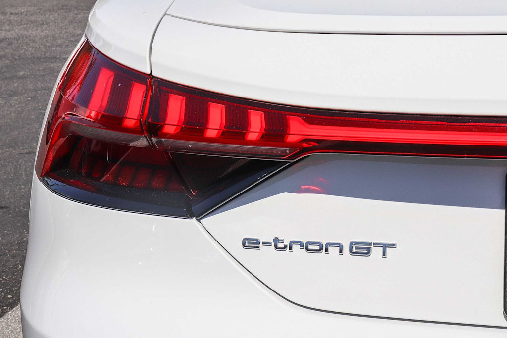 Thumbnail: 2024 Audi e-tron GT - 21