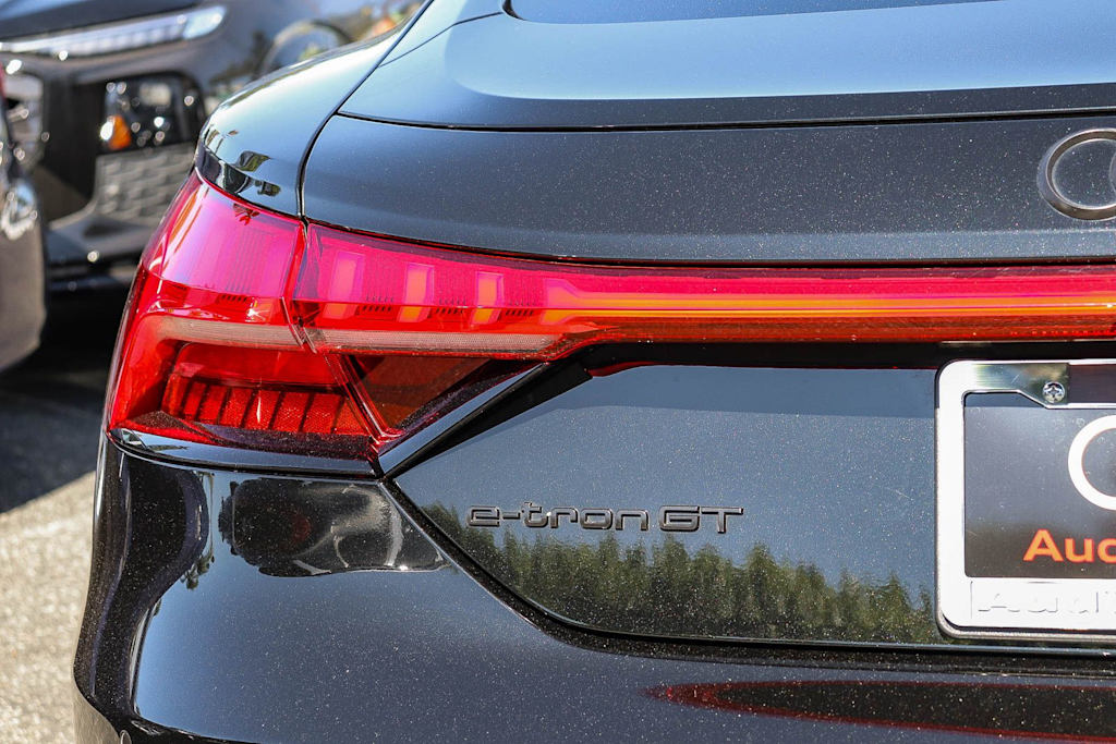 Thumbnail: 2023 Audi e-tron GT - 19